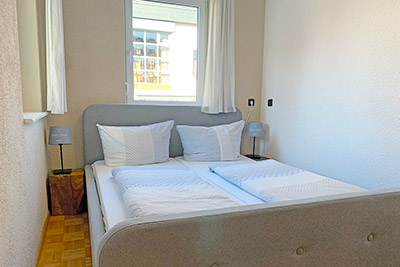 Ferienwohnung 1: Schlafbereich mit Doppelbett