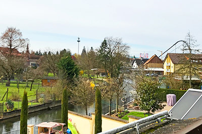 Blick von der Terrasse des Aufenthaltsraums zum Europapark